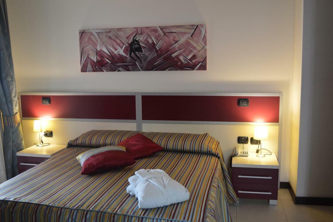 Vescovo Rosso Hotel Cosenza Zewnętrze zdjęcie